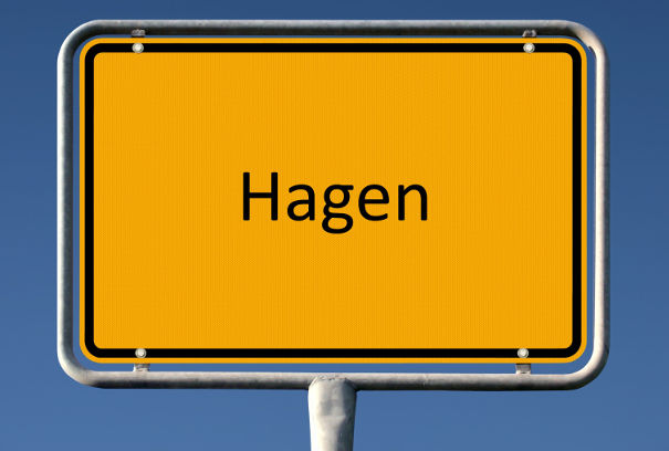 Ortsschild von Hagen, wo das Mahngericht Hagen ansässig ist